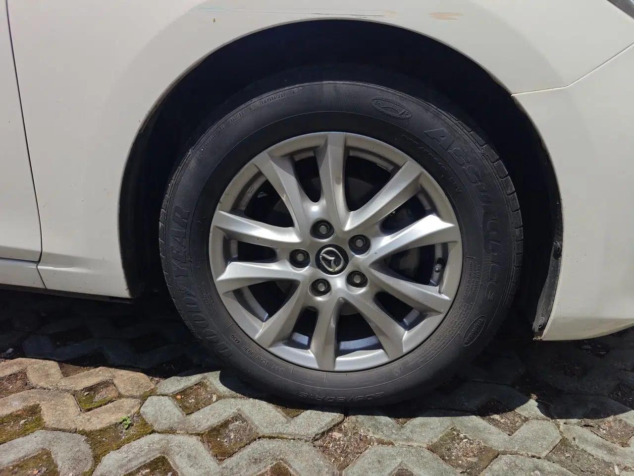 Mazda 3 Axela 2016 Sedan 1.5L Automatic Comfort Model — миниатюра 5