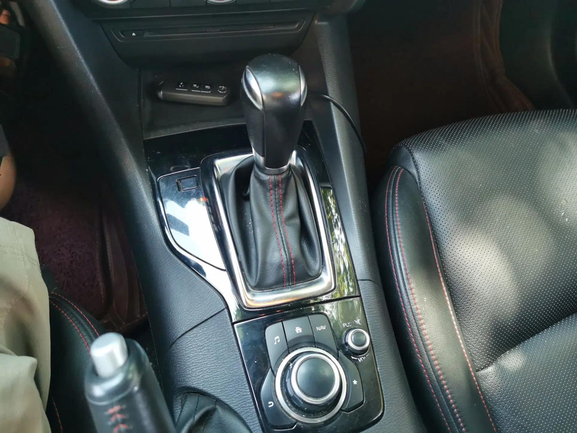 Mazda 3 Axela 2014 Sedan 1.5L Automatic Prestige Model — миниатюра 11