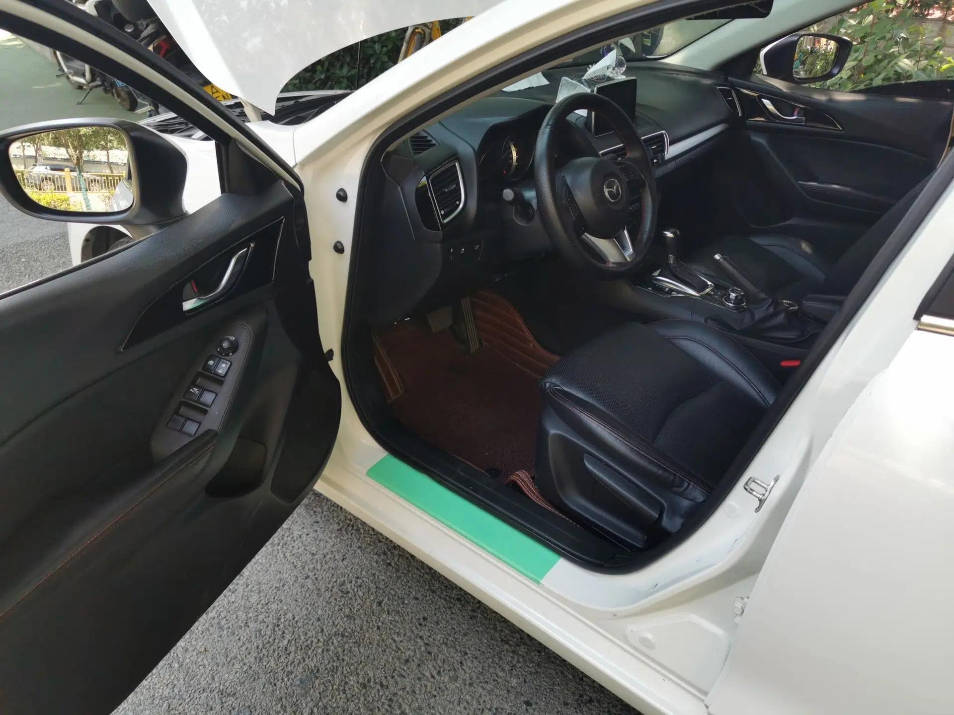 Mazda 3 Axela 2014 Sedan 1.5L Automatic Prestige Model — миниатюра 13