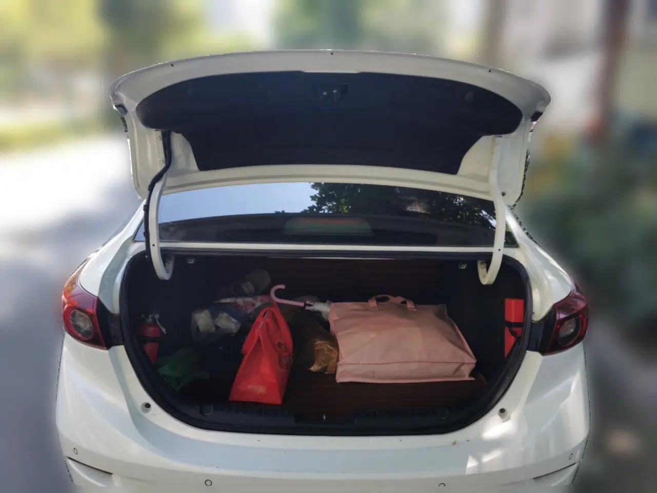 Mazda 3 Axela 2014 Sedan 1.5L Automatic Prestige Model — миниатюра 16