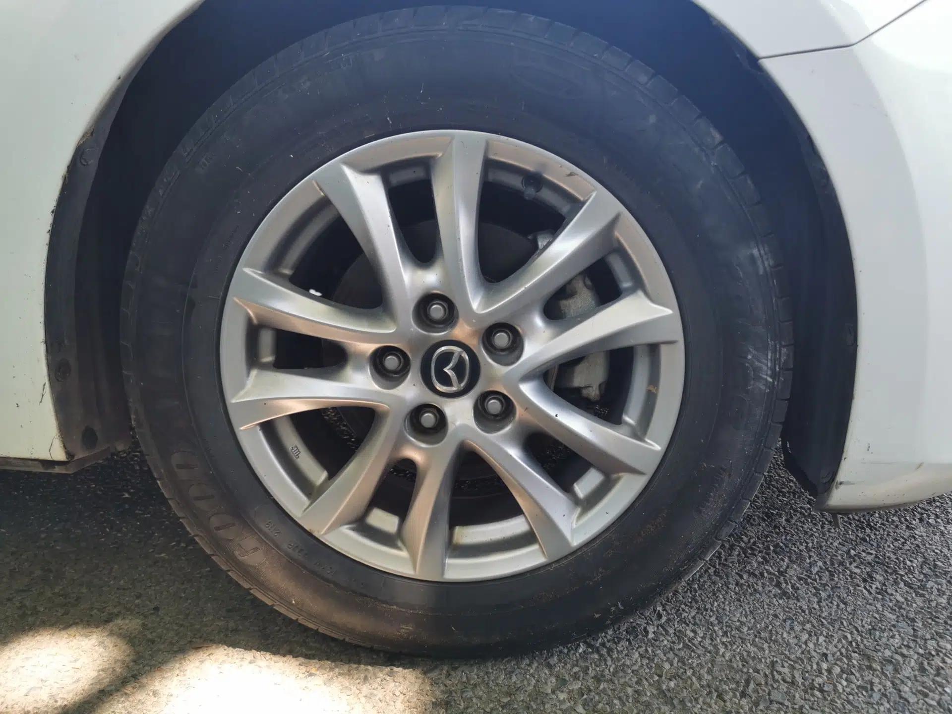 Mazda 3 Axela 2014 Sedan 1.5L Automatic Prestige Model — миниатюра 5