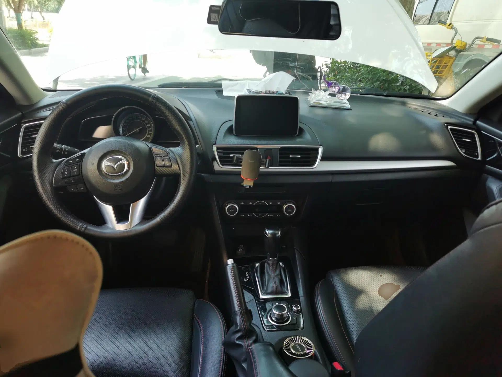 Mazda 3 Axela 2014 Sedan 1.5L Automatic Prestige Model — миниатюра 6