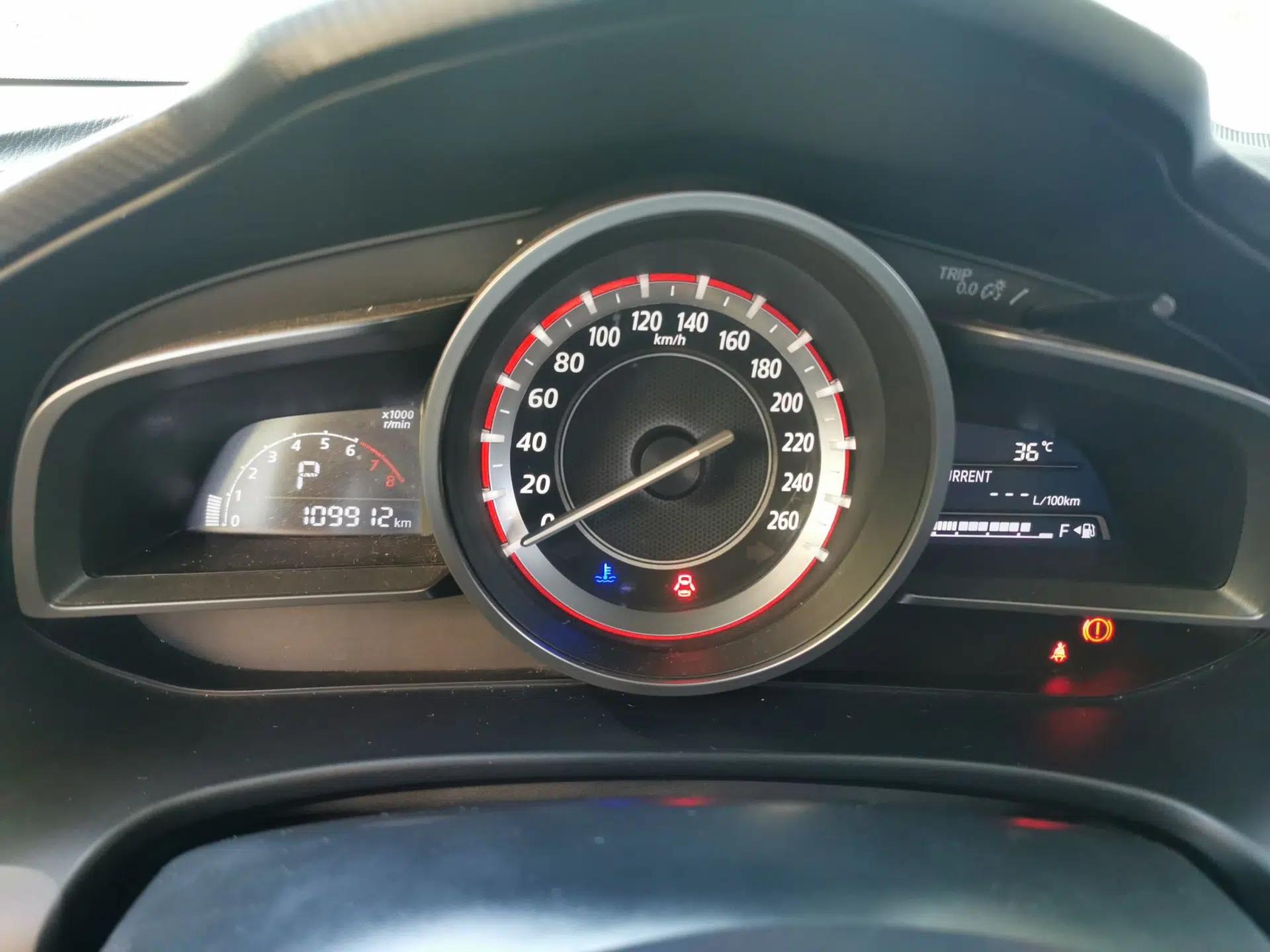 Mazda 3 Axela 2014 Sedan 1.5L Automatic Prestige Model — миниатюра 8