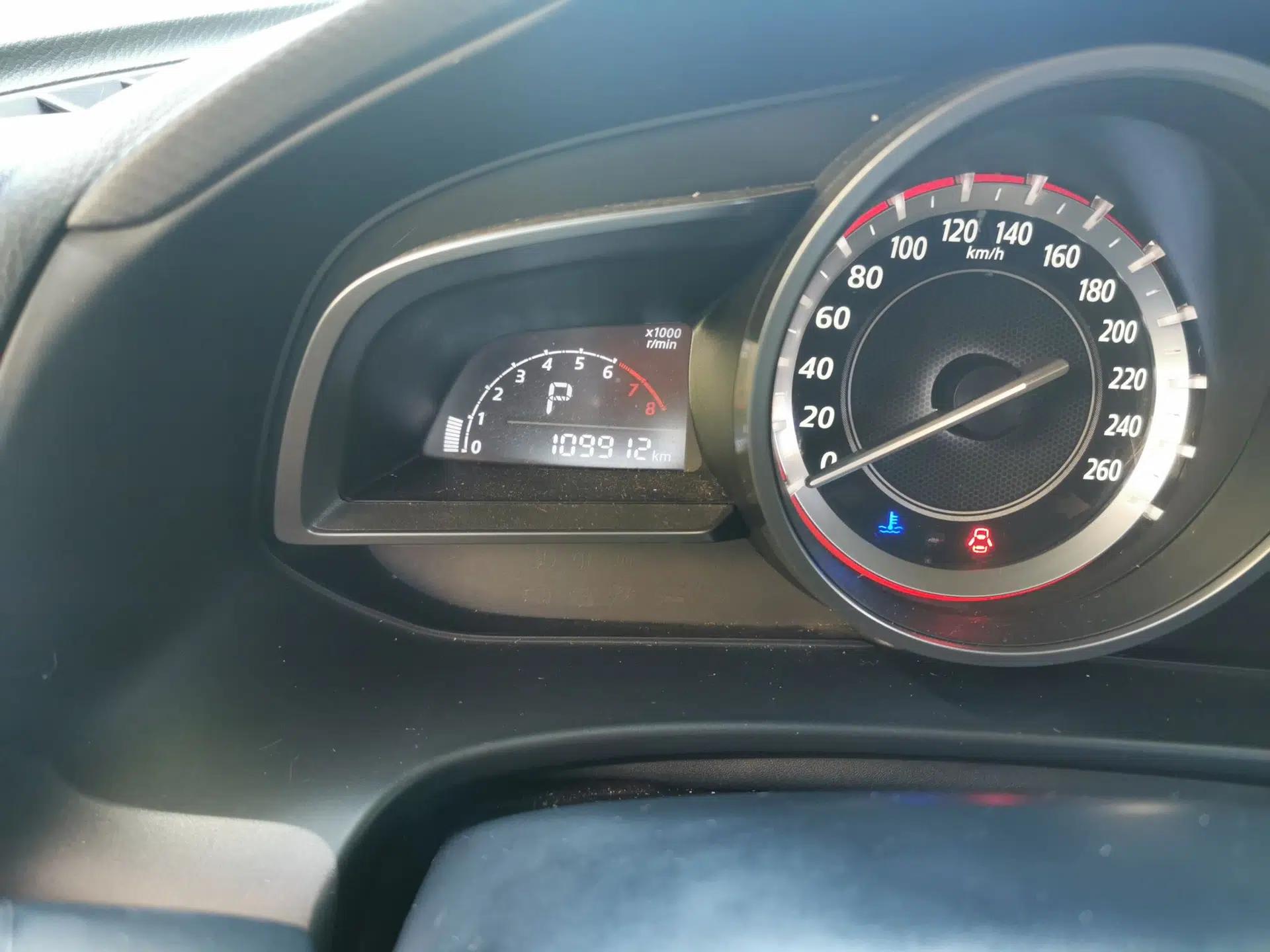 Mazda 3 Axela 2014 Sedan 1.5L Automatic Prestige Model — миниатюра 9