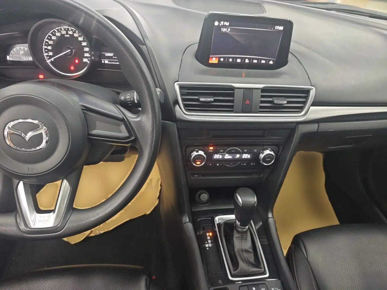 Mazda 3 Axela 2017 Sedan 1.5L Automatic Luxury Model Emission Standard China V — миниатюра 12