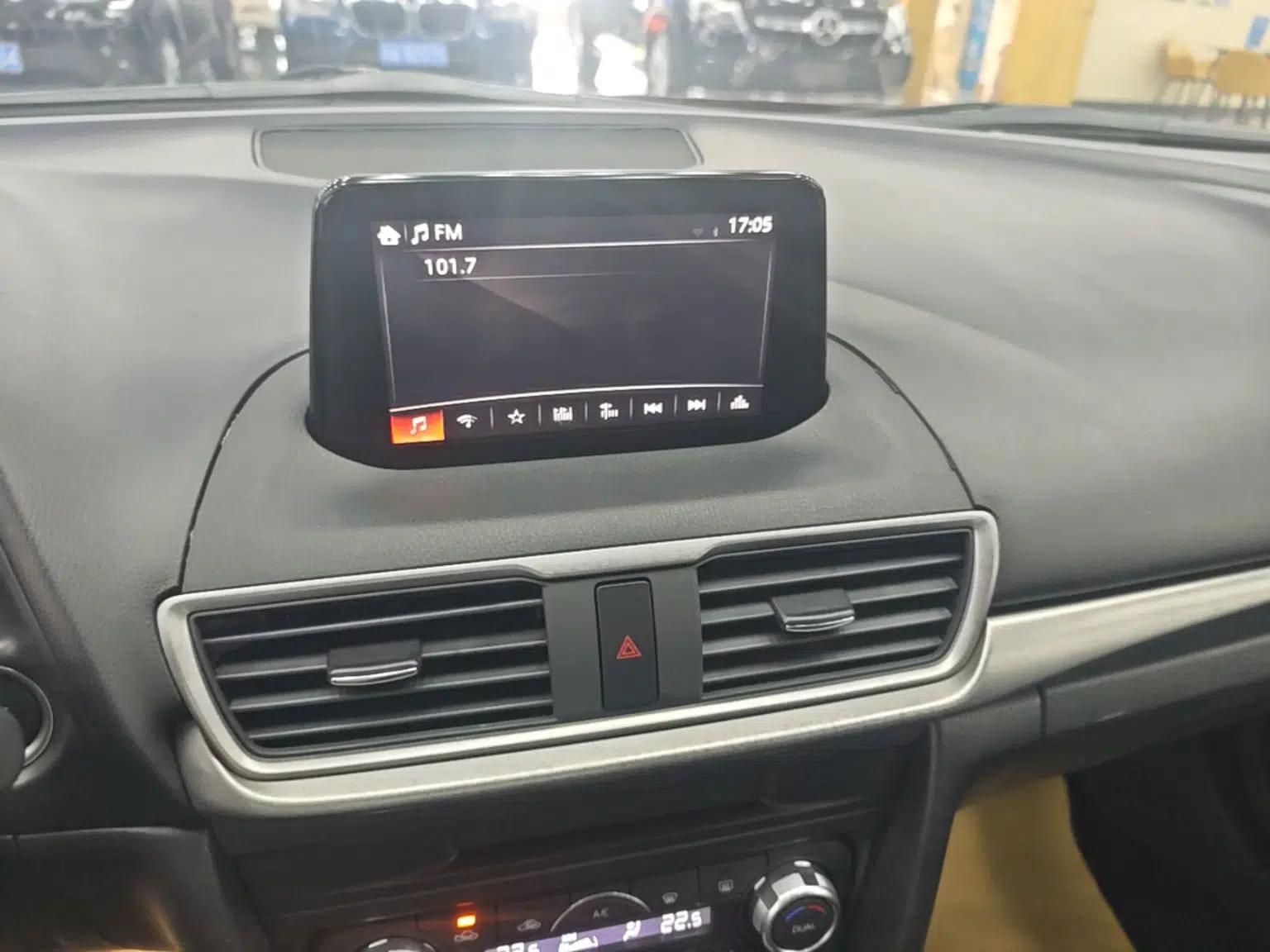 Mazda 3 Axela 2017 Sedan 1.5L Automatic Luxury Model Emission Standard China V — миниатюра 15