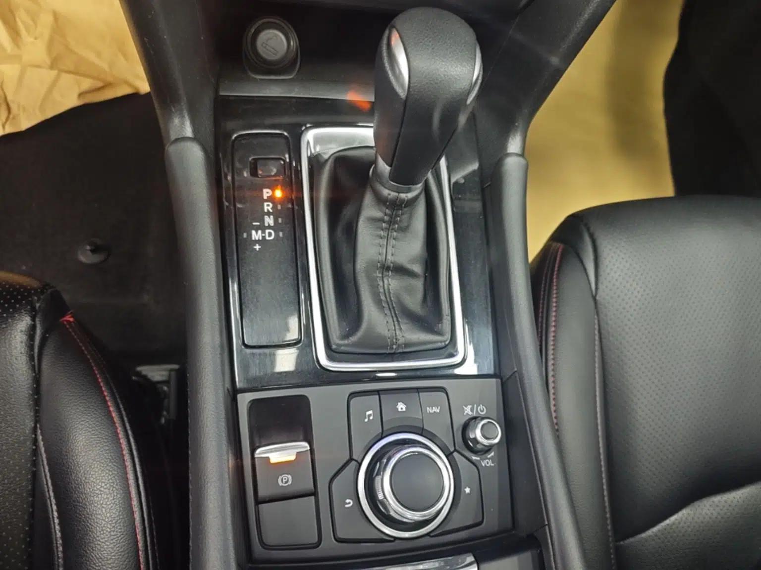 Mazda 3 Axela 2017 Sedan 1.5L Automatic Luxury Model Emission Standard China V — миниатюра 16