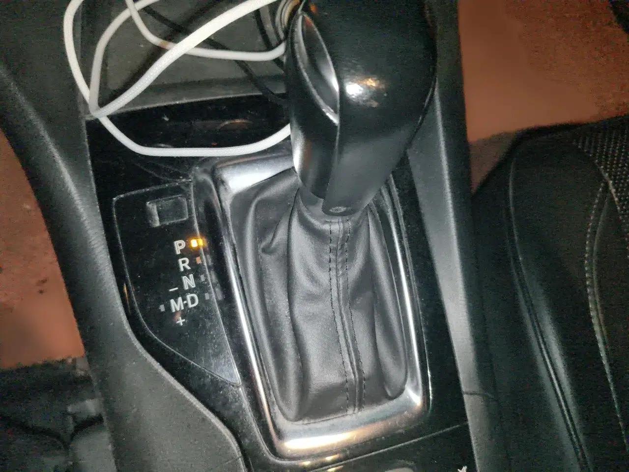 Mazda 3 Axela 2014 Hatchback 1.5L Automatic Luxury Model — миниатюра 13