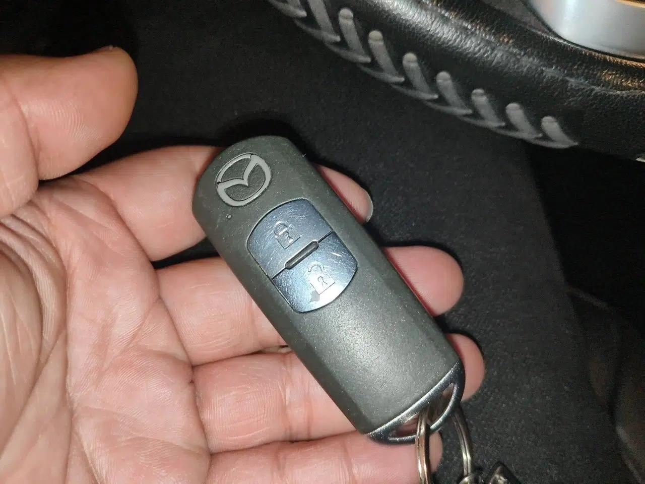 Mazda 3 Axela 2014 Hatchback 1.5L Automatic Luxury Model — миниатюра 17