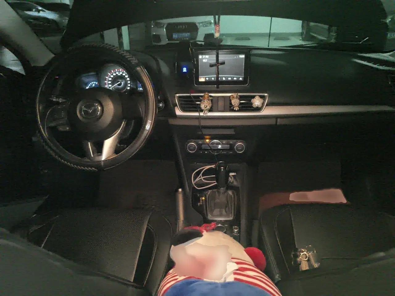 Mazda 3 Axela 2014 Hatchback 1.5L Automatic Luxury Model — миниатюра 18