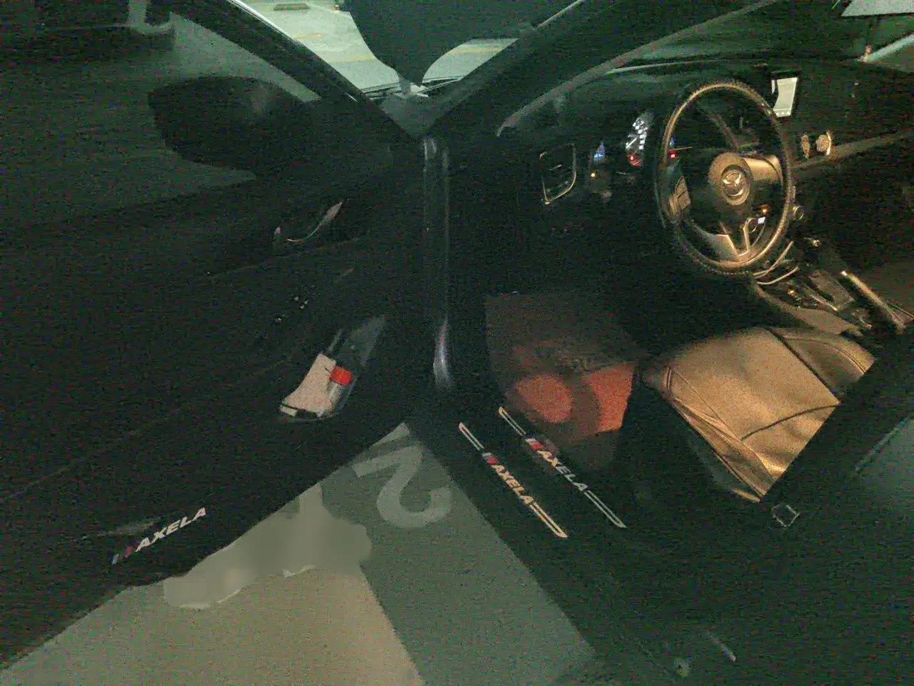 Mazda 3 Axela 2014 Hatchback 1.5L Automatic Luxury Model — миниатюра 19