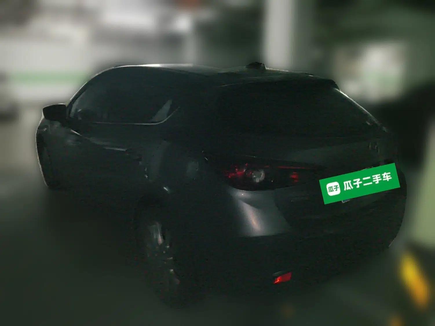 Mazda 3 Axela 2014 Hatchback 1.5L Automatic Luxury Model — миниатюра 4