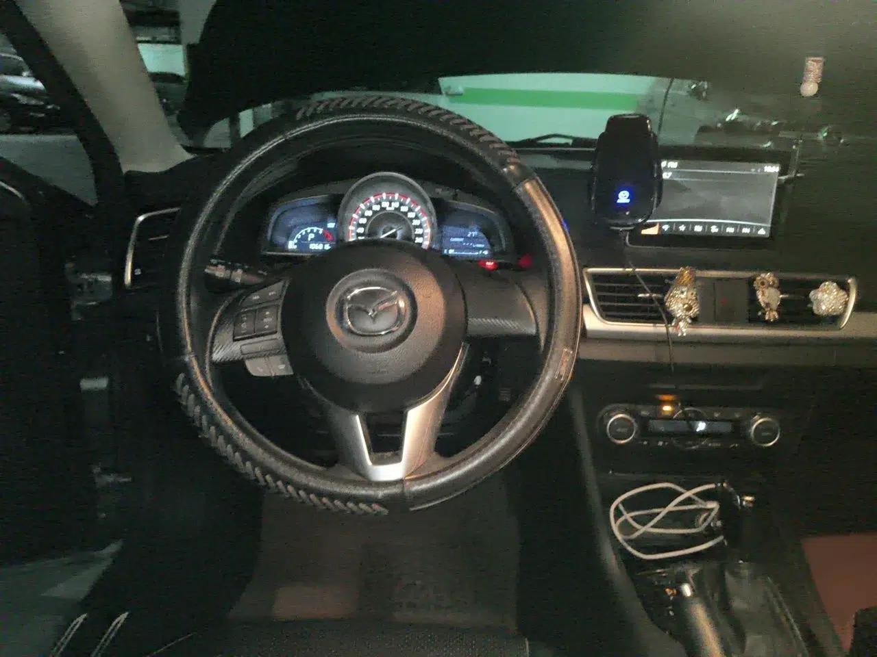 Mazda 3 Axela 2014 Hatchback 1.5L Automatic Luxury Model — миниатюра 9