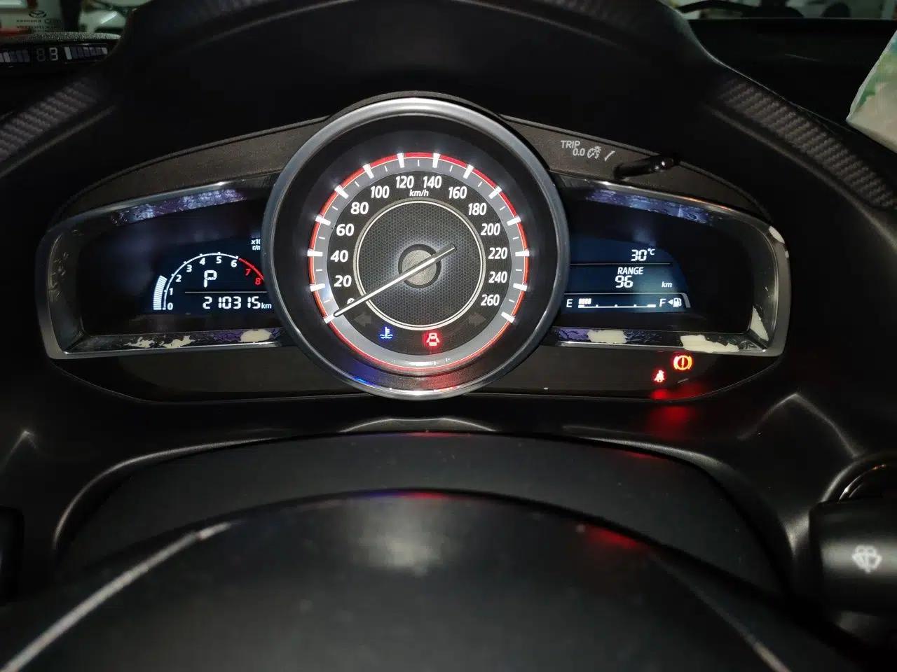 Mazda 3 Axela 2014 Sedan 1.5L Automatic Comfort Model — миниатюра 11
