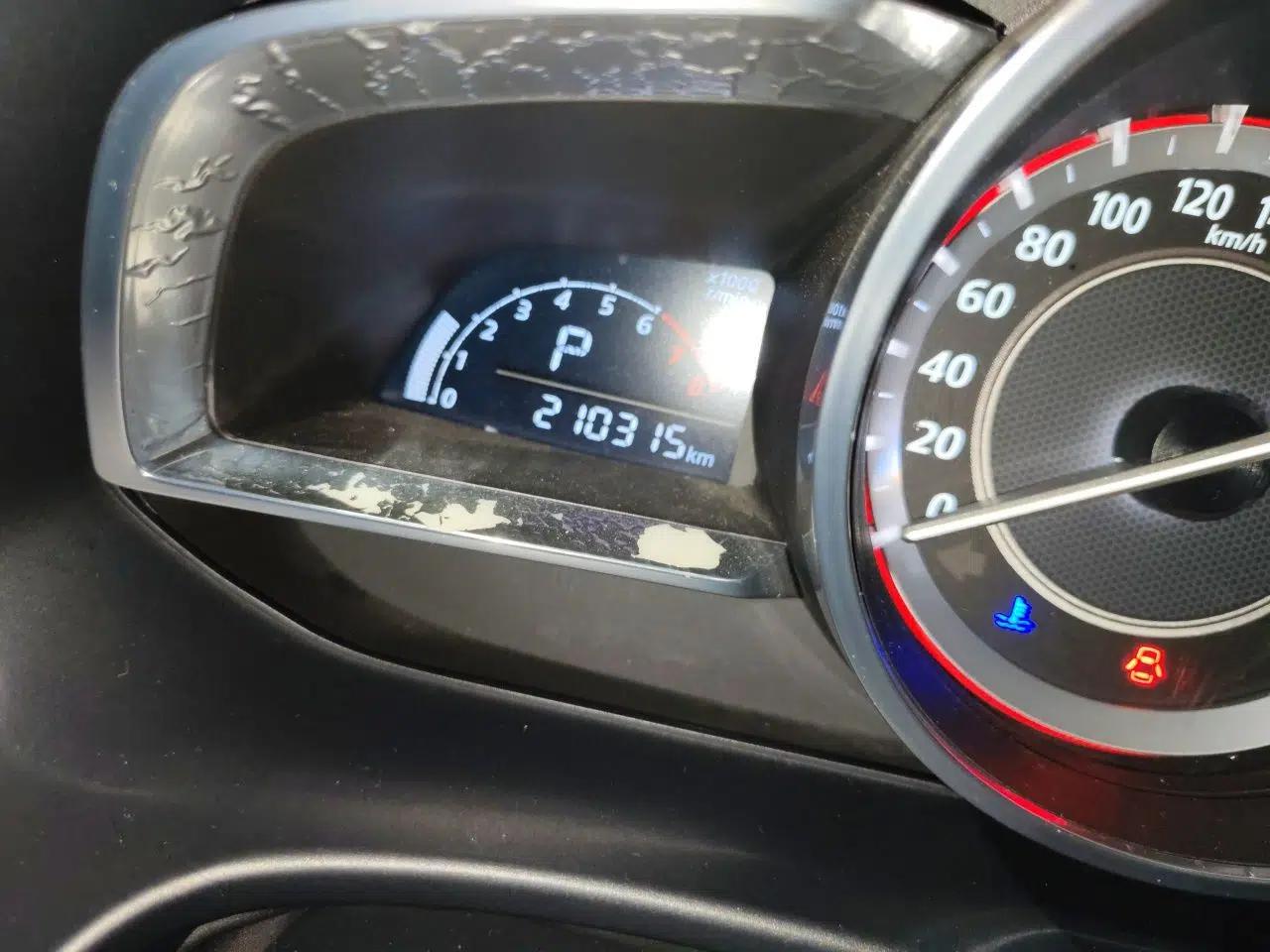Mazda 3 Axela 2014 Sedan 1.5L Automatic Comfort Model — миниатюра 12