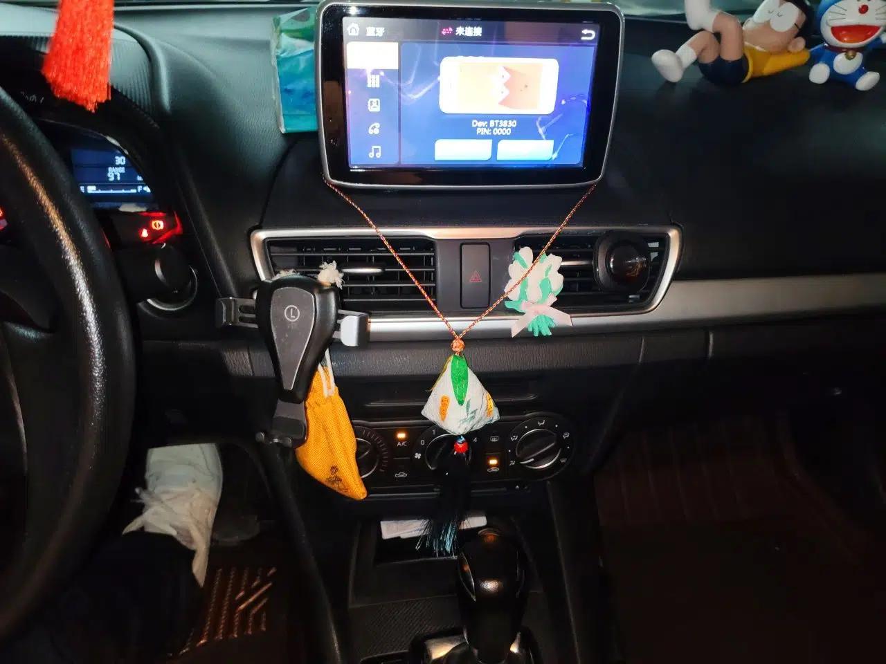 Mazda 3 Axela 2014 Sedan 1.5L Automatic Comfort Model — миниатюра 13