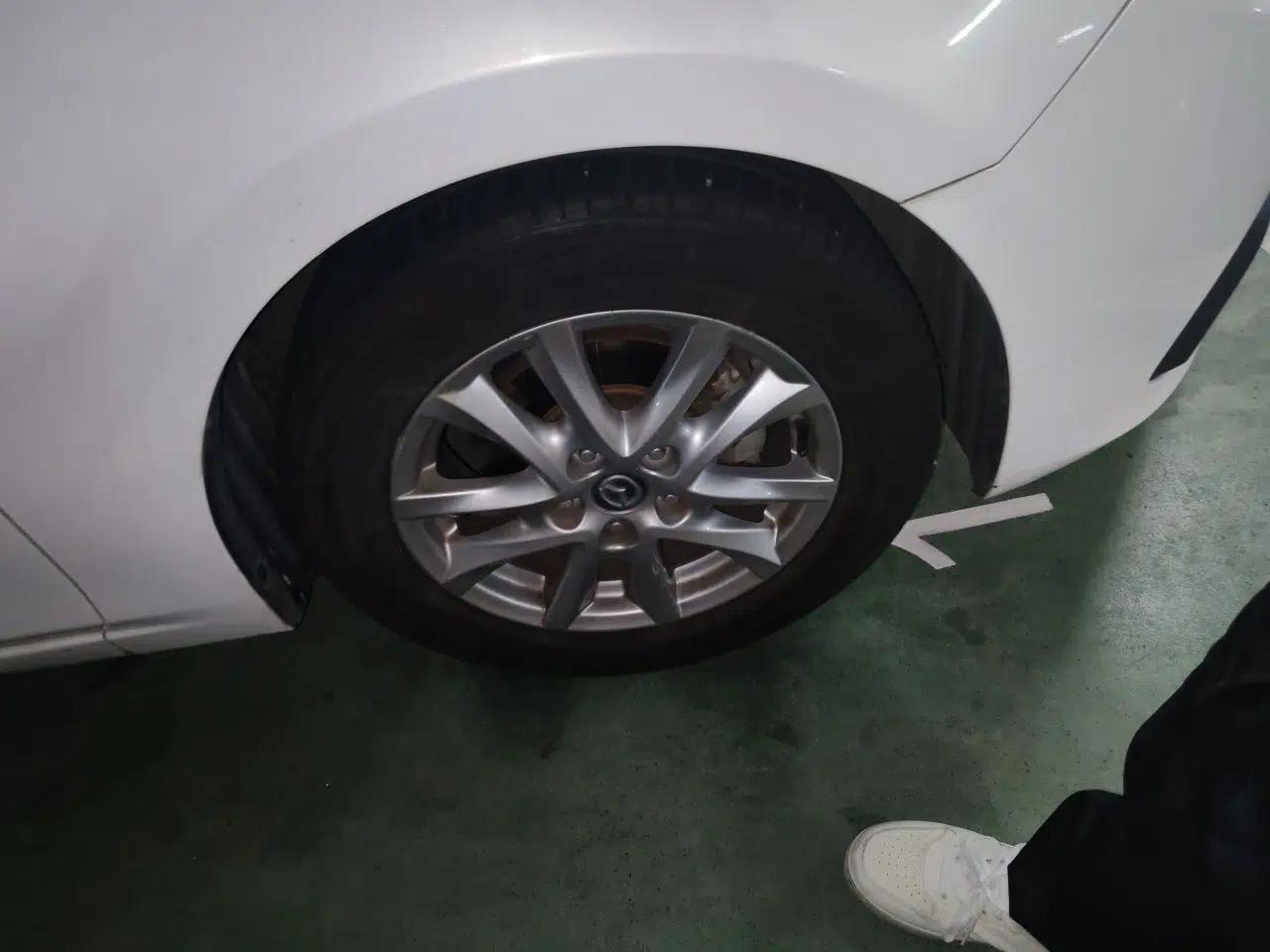 Mazda 3 Axela 2014 Sedan 1.5L Automatic Comfort Model — миниатюра 8