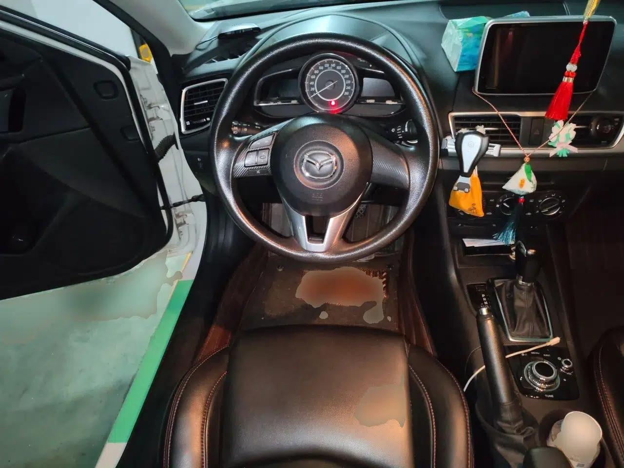 Mazda 3 Axela 2014 Sedan 1.5L Automatic Comfort Model — миниатюра 10