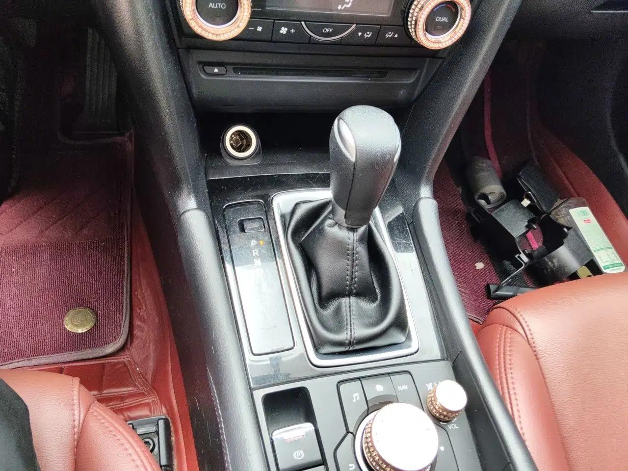 Mazda 3 Axela 2017 Sedan 1.5L Automatic Luxury Model Emission Standard China V — миниатюра 14