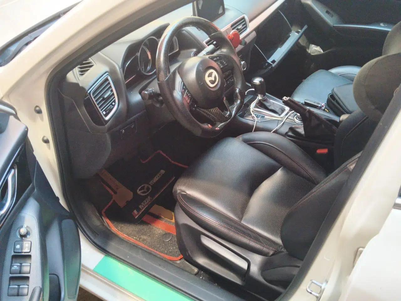 Mazda 3 Axela 2016 Sedan 2.0L Automatic Flagship Model — миниатюра 16