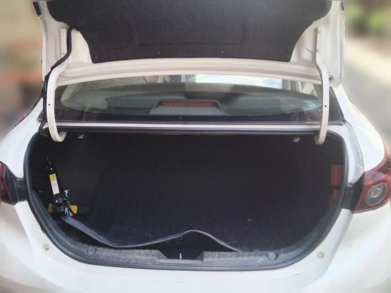 Mazda 3 Axela 2016 Sedan 2.0L Automatic Flagship Model — миниатюра 19