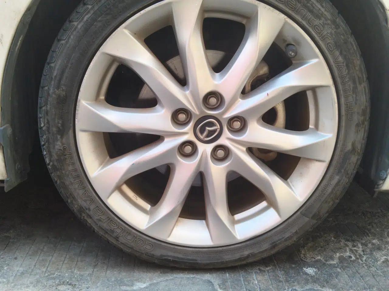 Mazda 3 Axela 2016 Sedan 2.0L Automatic Flagship Model — миниатюра 8