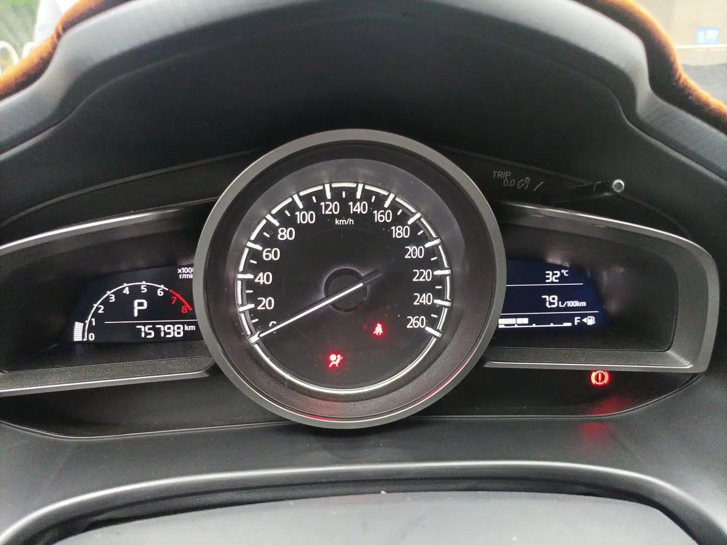 Mazda 3 Axela 2017 Sedan 1.5L Automatic Comfort Model China VI Standard — миниатюра 11