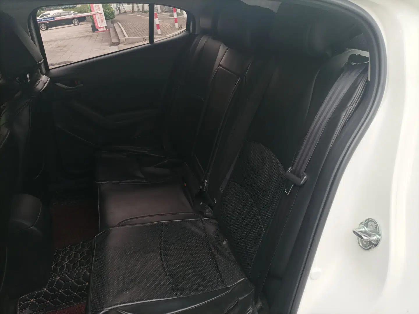 Mazda 3 Axela 2017 Sedan 1.5L Automatic Comfort Model China VI Standard — миниатюра 17