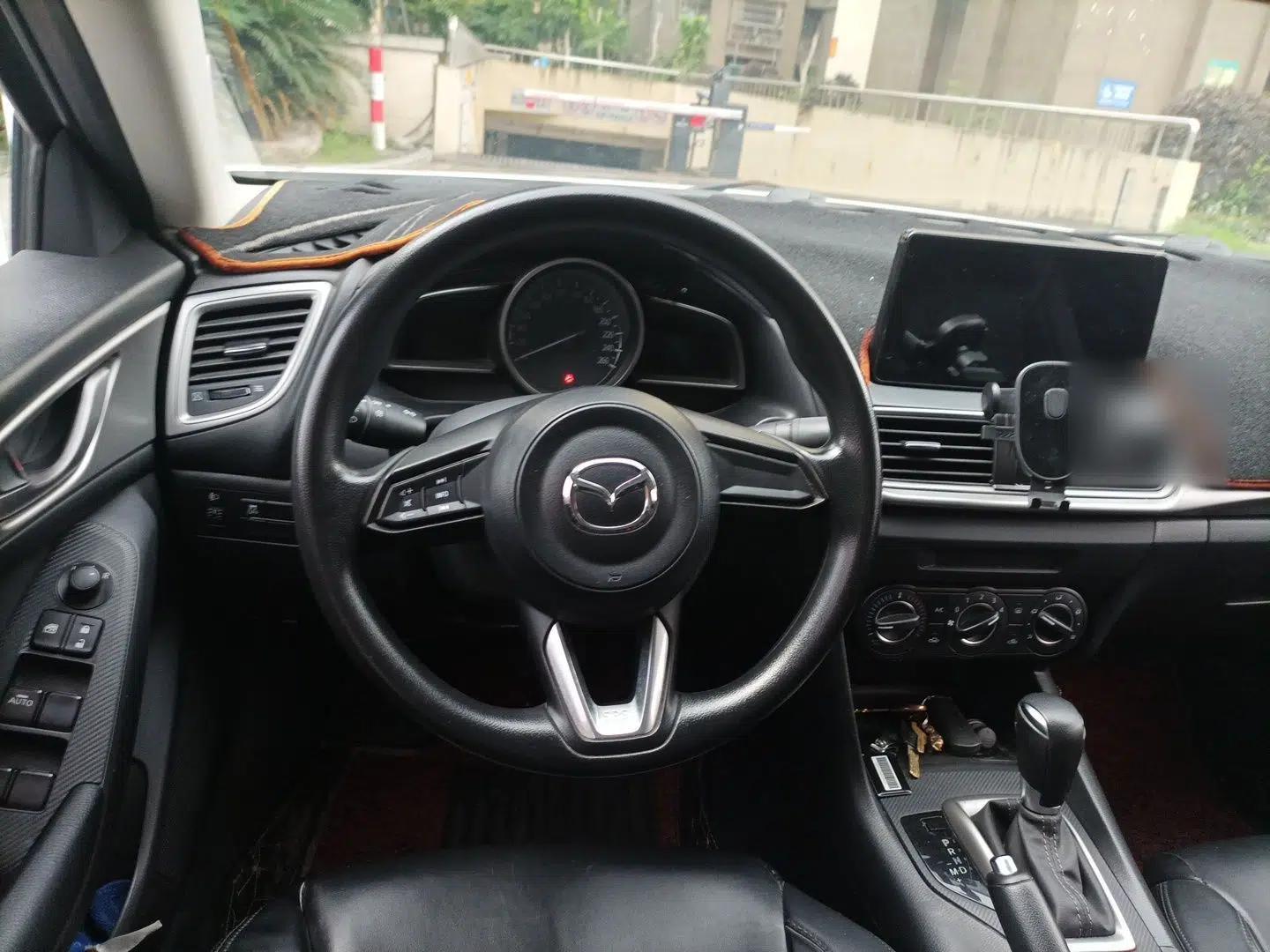 Mazda 3 Axela 2017 Sedan 1.5L Automatic Comfort Model China VI Standard — миниатюра 10