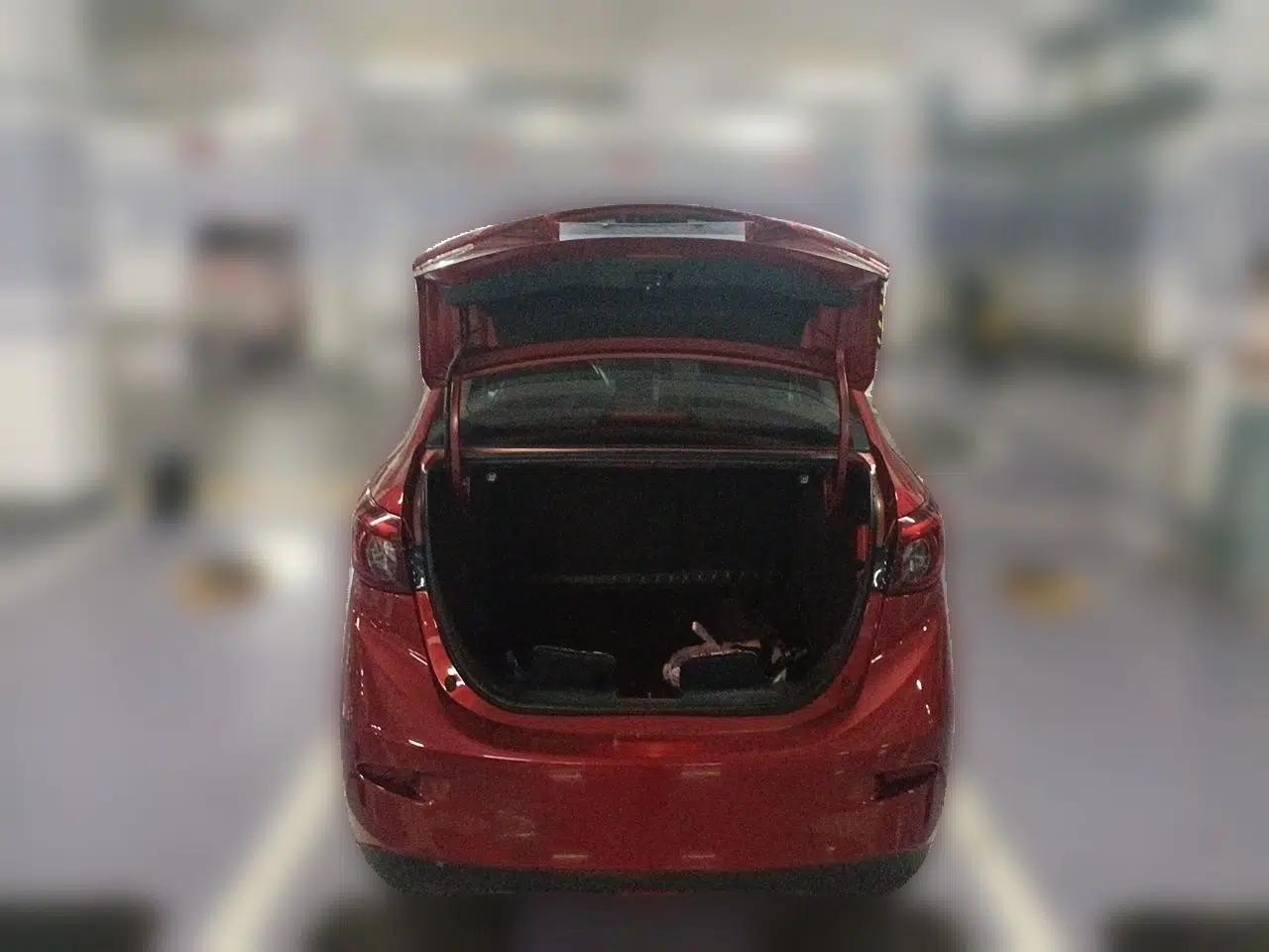 Mazda 3 Axela 2017 Sedan 1.5L Automatic Luxury Model China VI Standard — миниатюра 19