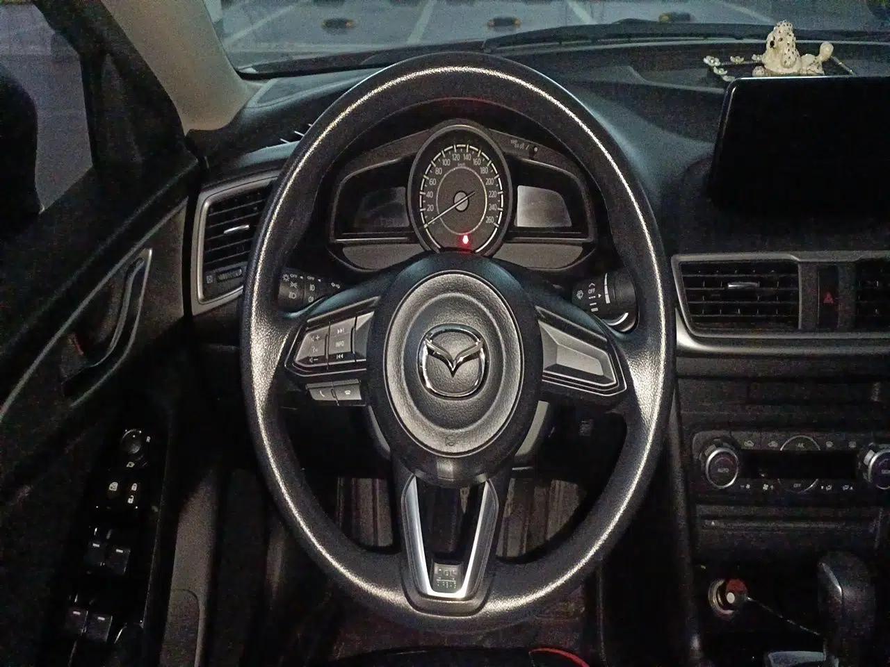 Mazda 3 Axela 2017 Sedan 1.5L Automatic Luxury Model China VI Standard — миниатюра 10