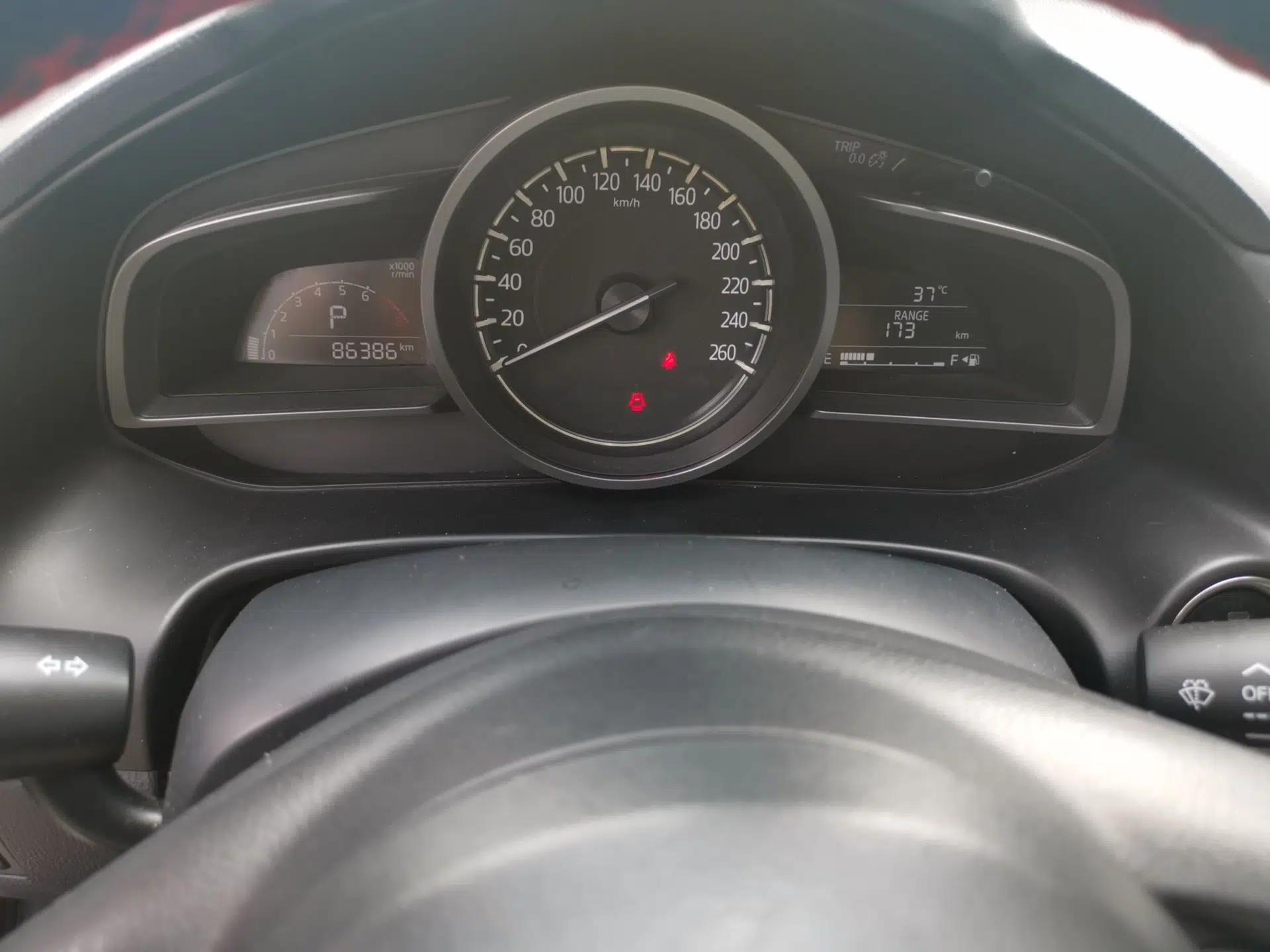 Mazda 3 Axela 2017 Hatchback 1.5L Automatic Luxury Model Emission Standard China V — миниатюра 11