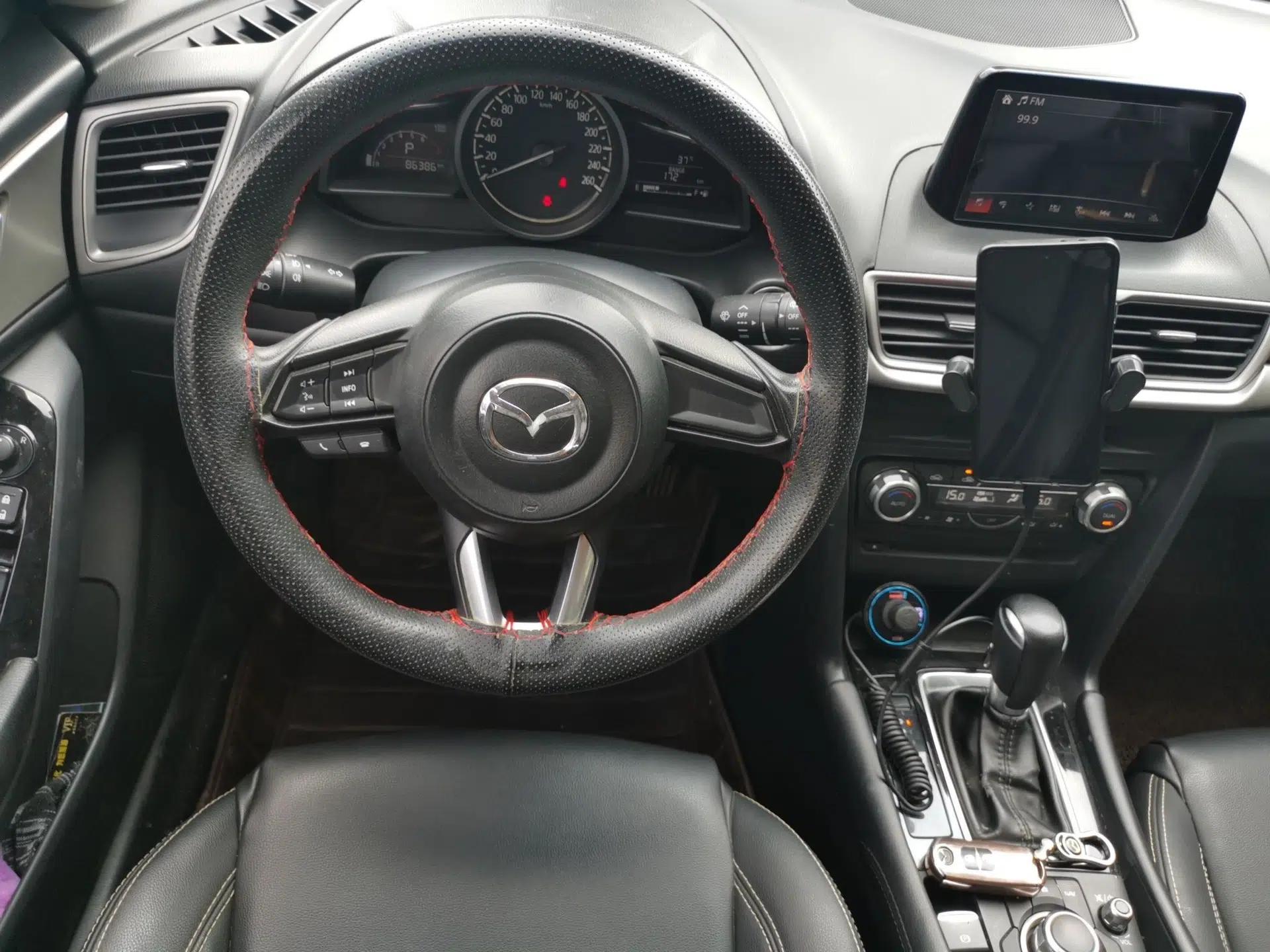Mazda 3 Axela 2017 Hatchback 1.5L Automatic Luxury Model Emission Standard China V — миниатюра 10