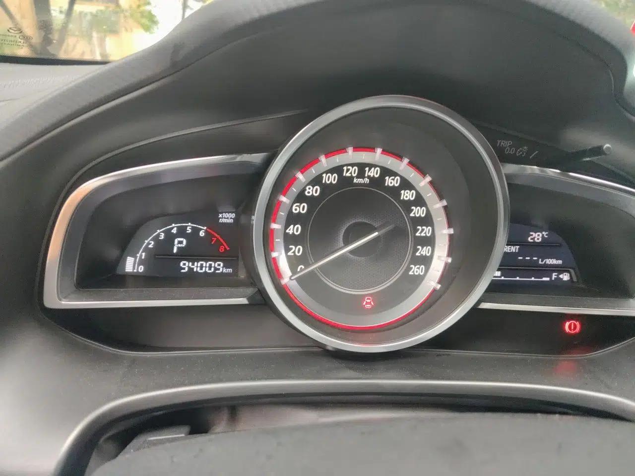 Mazda 3 Axela 2016 Sedan 1.5L Automatic Comfort Model — миниатюра 11