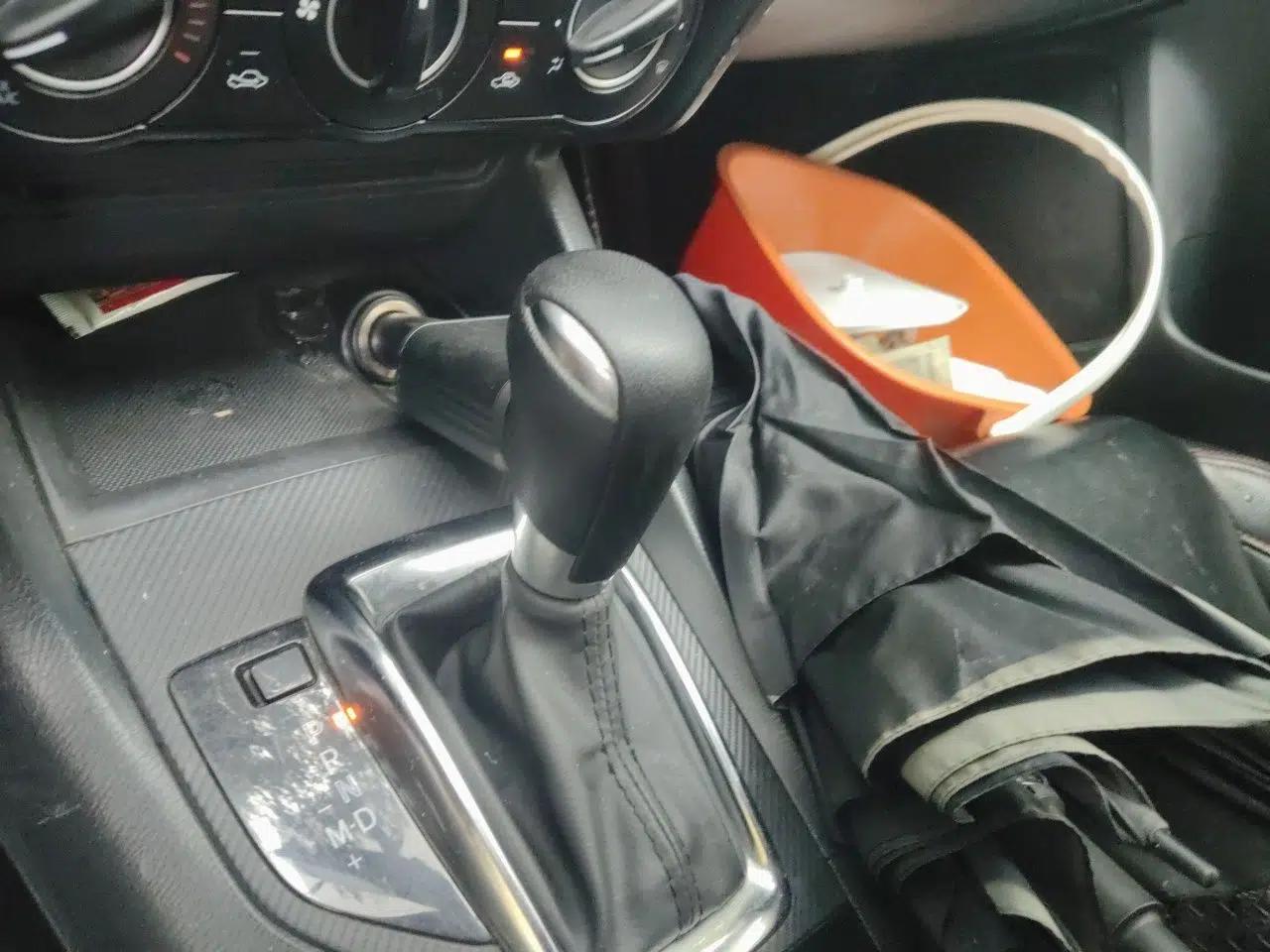 Mazda 3 Axela 2016 Sedan 1.5L Automatic Comfort Model — миниатюра 14