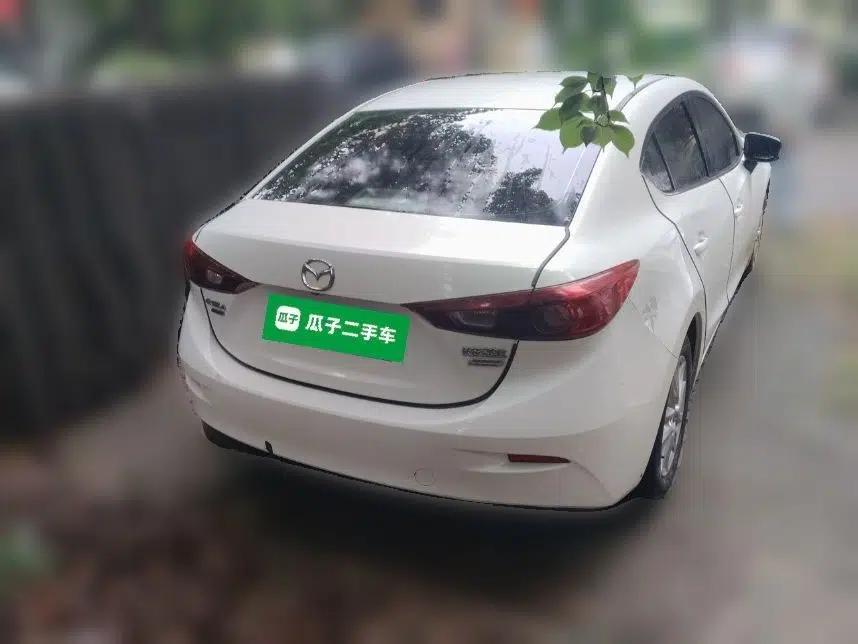 Mazda 3 Axela 2016 Sedan 1.5L Automatic Comfort Model — миниатюра 5