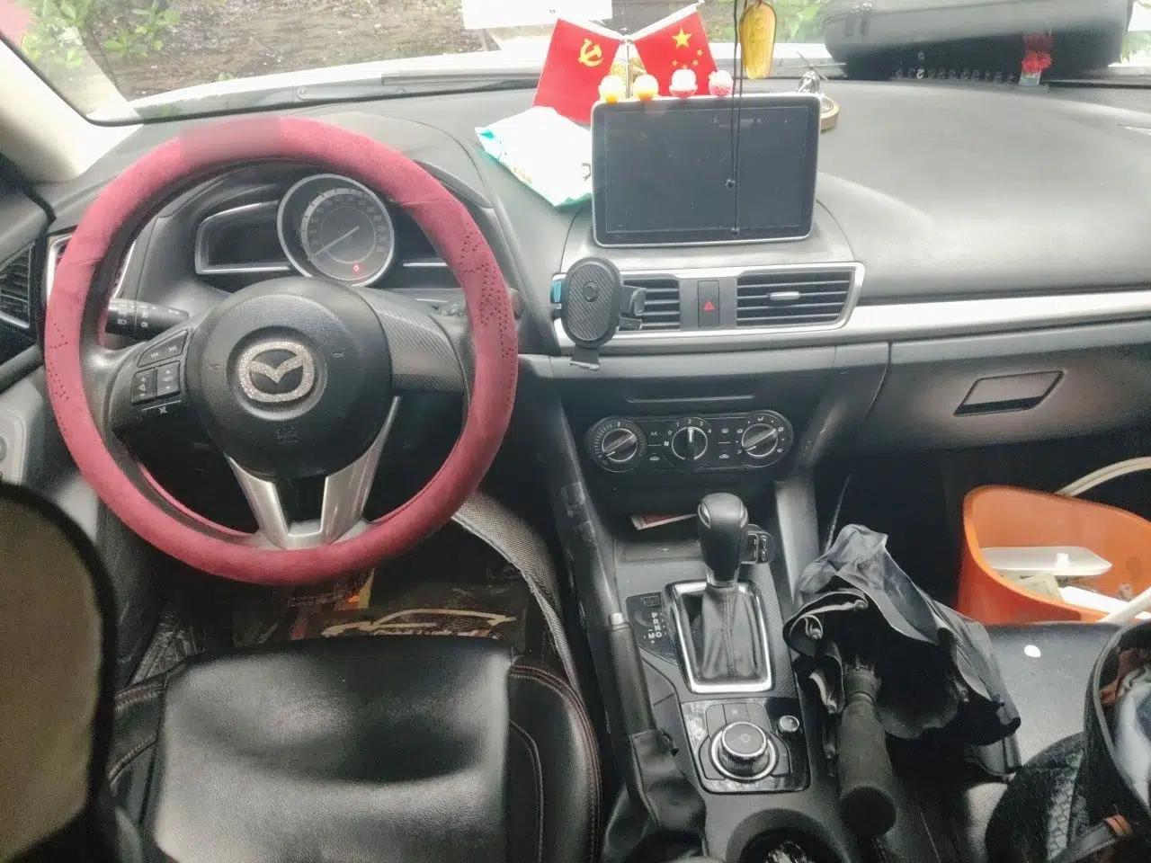 Mazda 3 Axela 2016 Sedan 1.5L Automatic Comfort Model — миниатюра 9