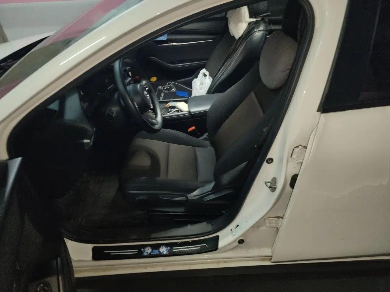 Mazda 3 Axela 2021 1.5L Automatic ZhiMei Edition — миниатюра 15