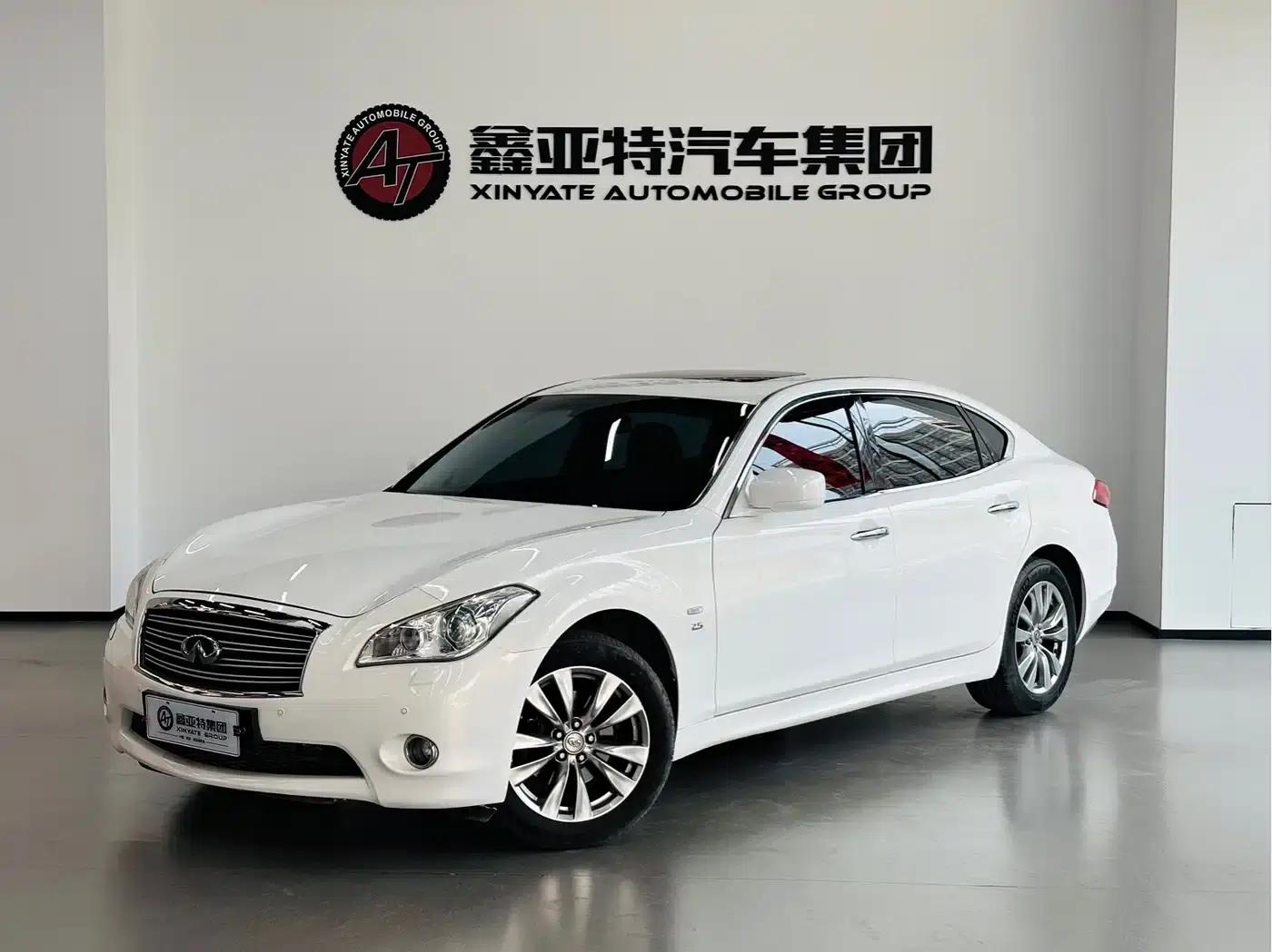 Infiniti Q70 2013 Q70L 2.5L Luxury Edition — миниатюра 1