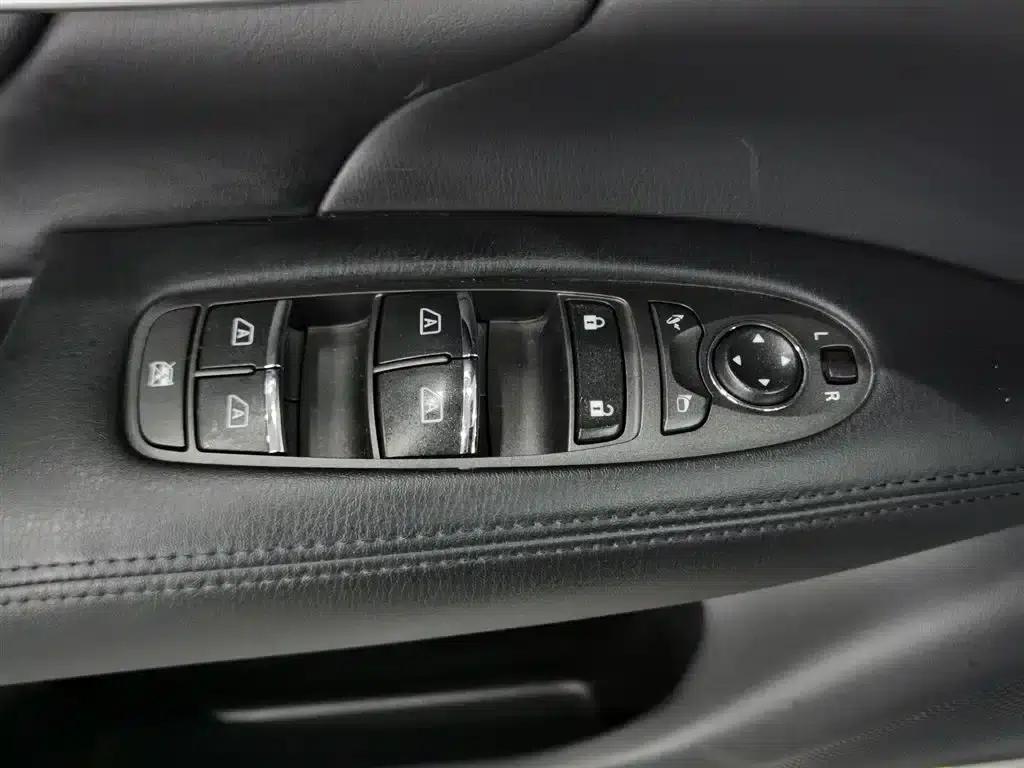 Infiniti Q70 2019 Q70L 2.0T Enjoy Edition — миниатюра 9