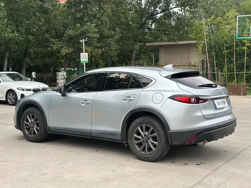 Mazda CX-4 2020 2.0L Automatic Two-Wheel Drive Blue Sky Dynamic Edition — миниатюра 3