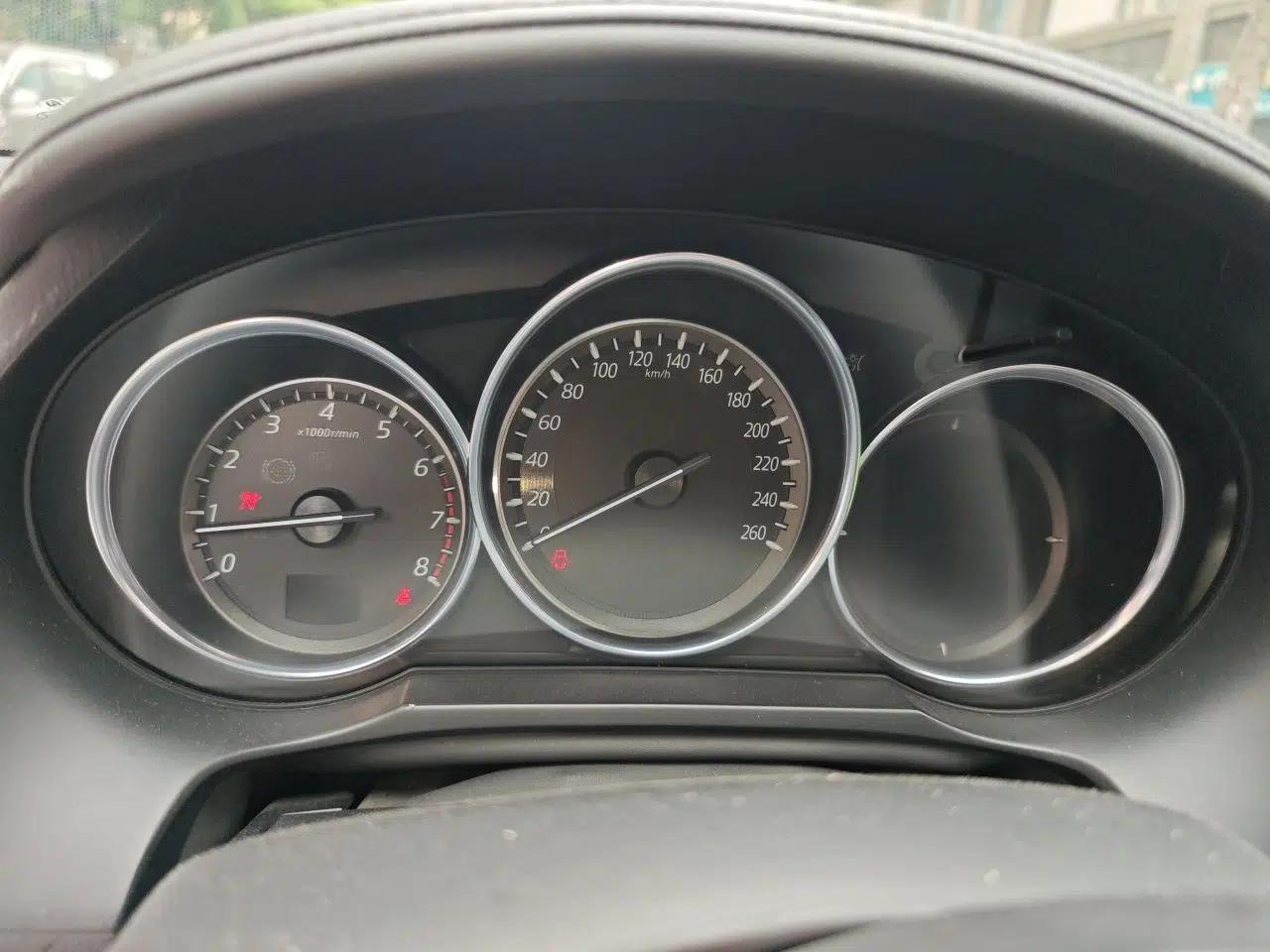 Mazda Atenza 2017 2.5L Skyactiv Sport Edition — миниатюра 11