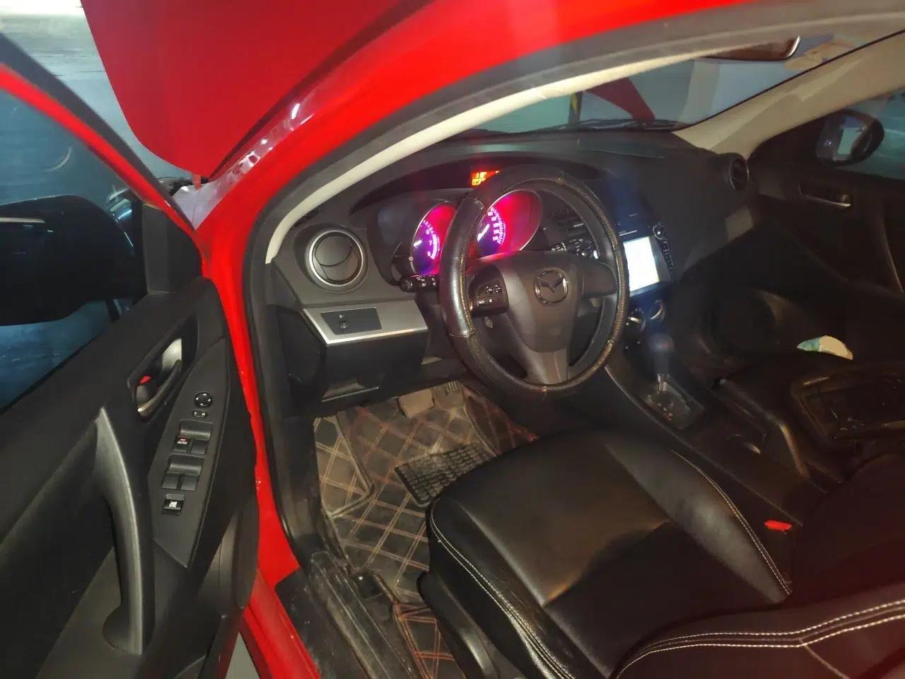 Mazda 3 2013 Hatchback 1.6L Automatic Elite Model — миниатюра 16