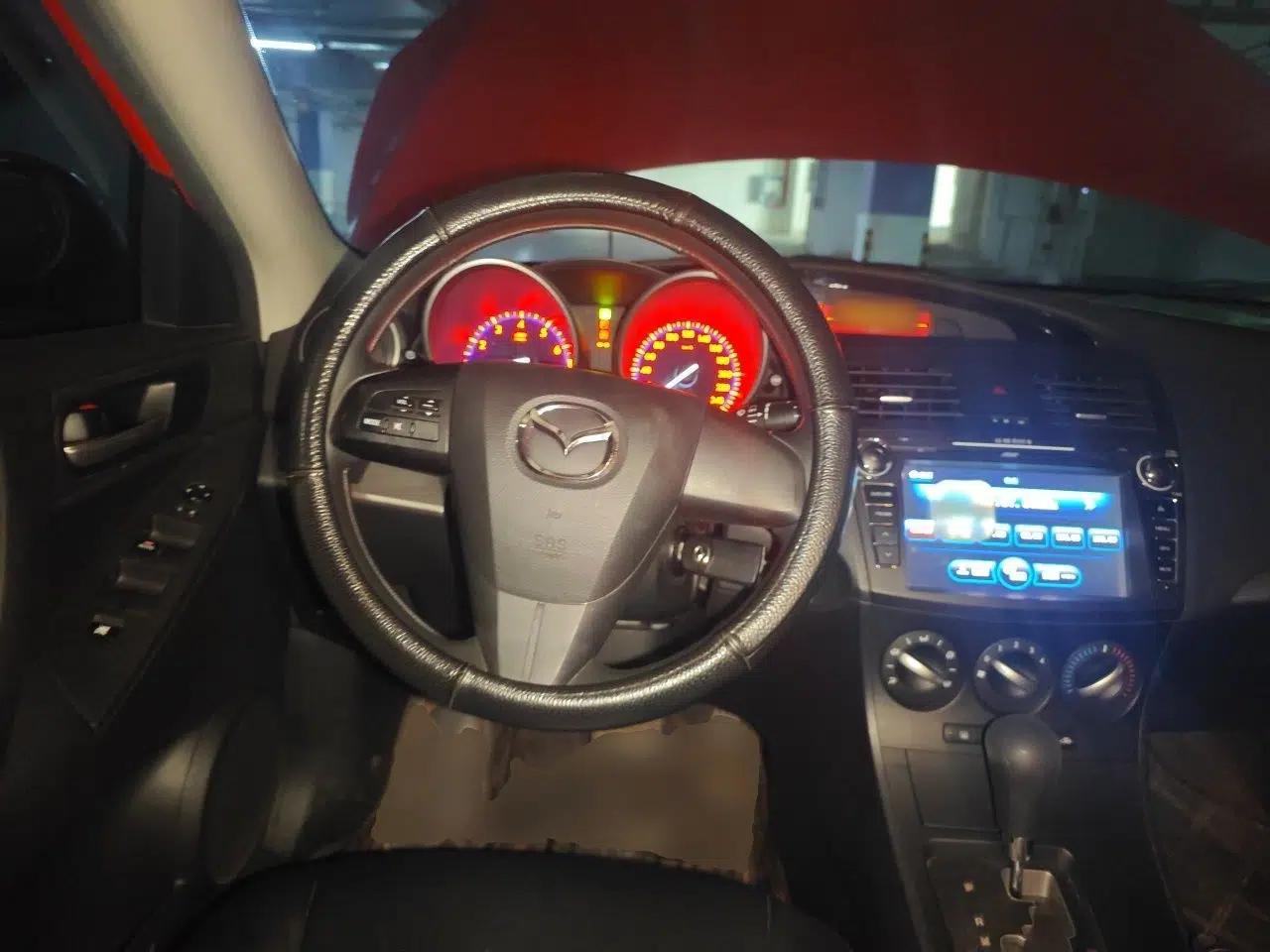 Mazda 3 2013 Hatchback 1.6L Automatic Elite Model — миниатюра 10