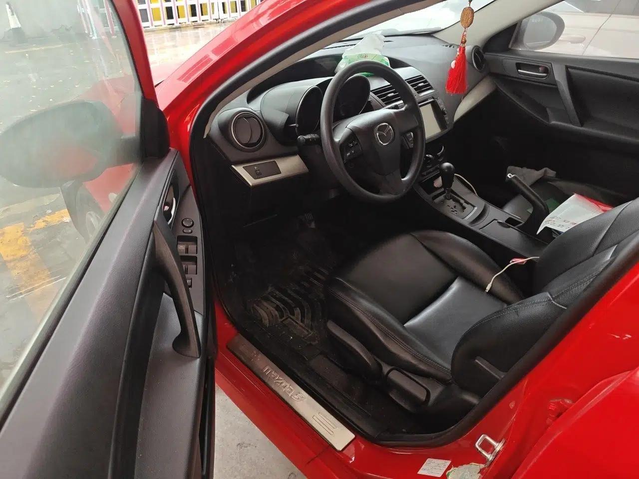 Mazda 3 2013 Hatchback 1.6L Automatic Elite Model — миниатюра 16