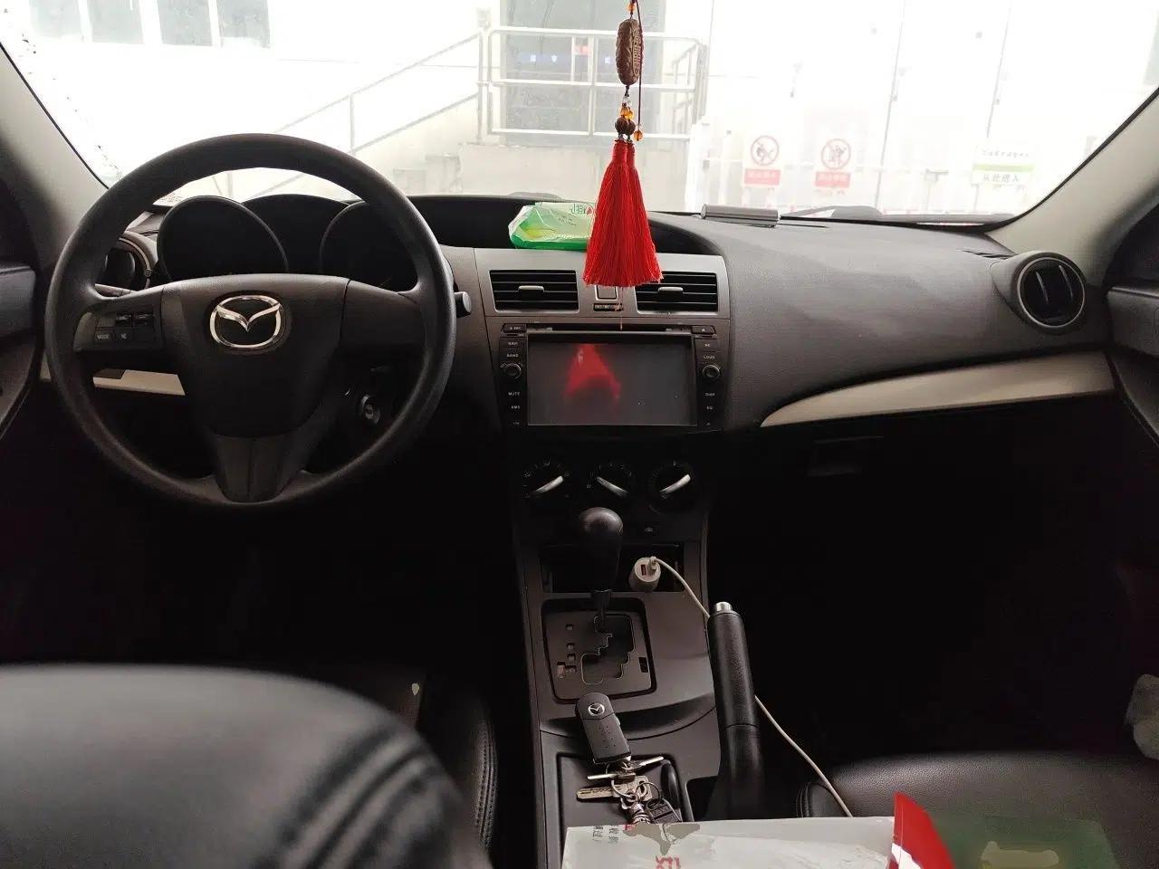 Mazda 3 2013 Hatchback 1.6L Automatic Elite Model — миниатюра 9