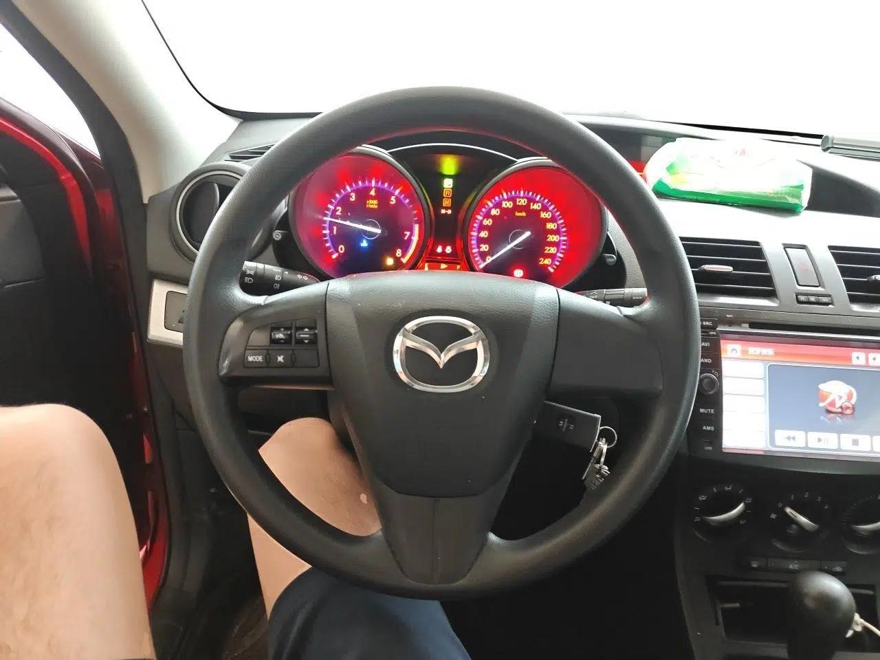 Mazda 3 2013 Hatchback 1.6L Automatic Elite Model — миниатюра 10