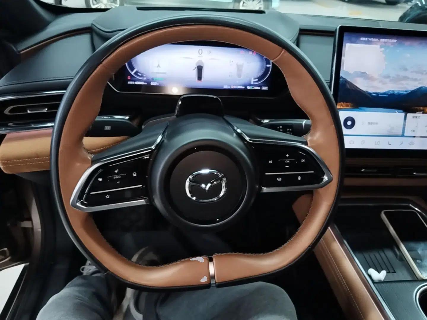 Mazda EZ-6 2024 Range-Extended 200 Luxury Edition — миниатюра 13