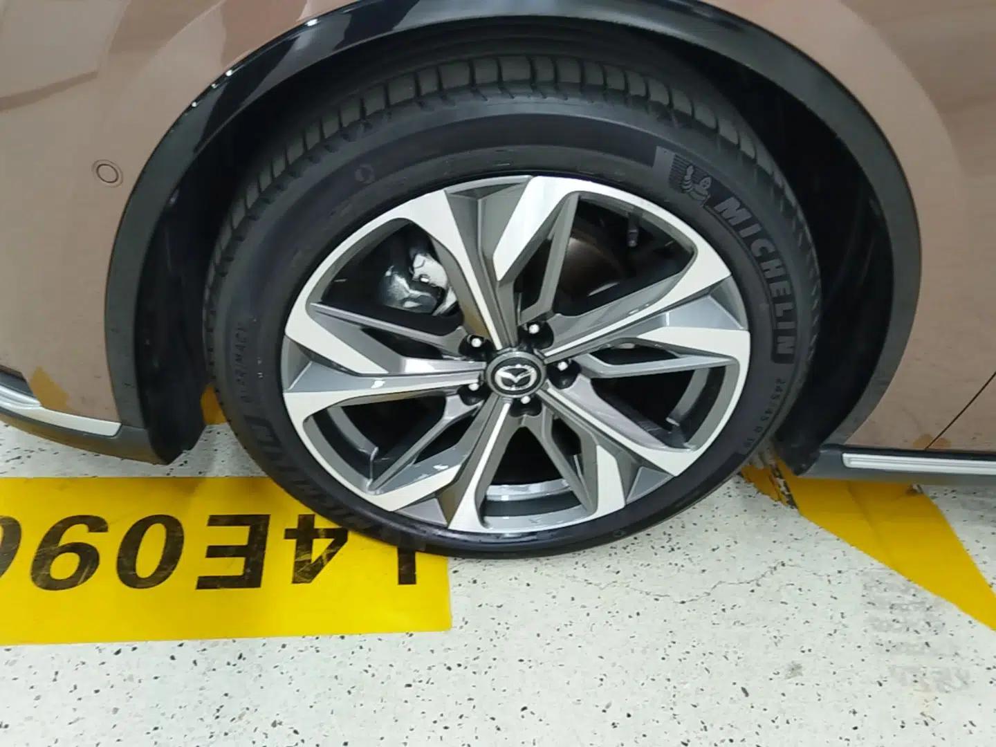 Mazda EZ-6 2024 Range-Extended 200 Luxury Edition — миниатюра 10
