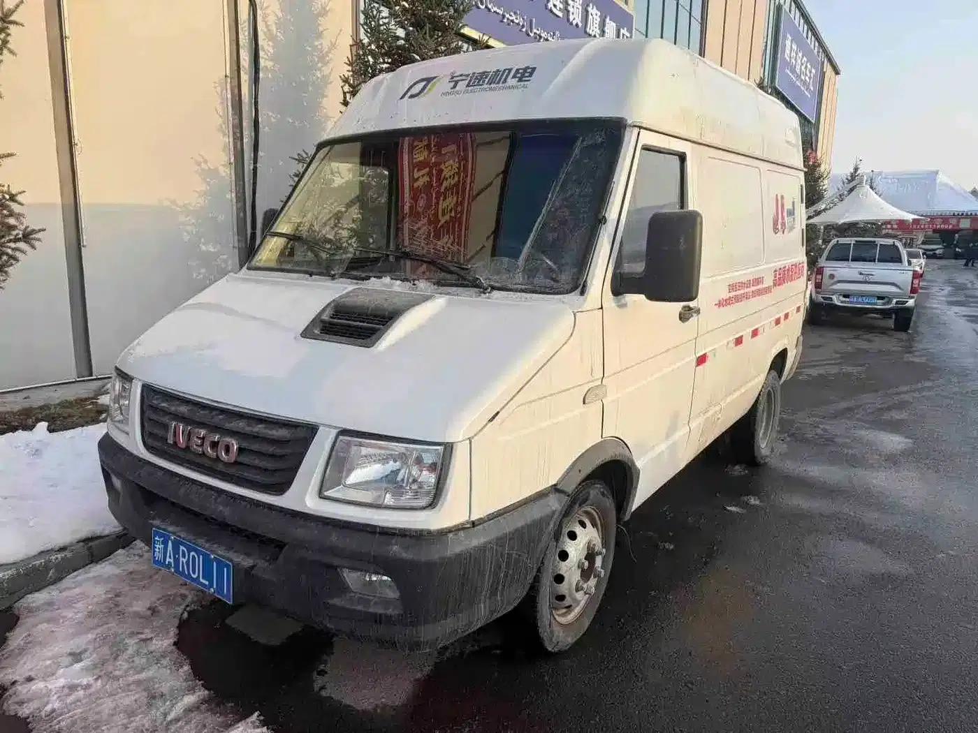 Iveco Proud 2021 2.8T V35 VAN Van, 3-seater, short wheelbase, mid-roof, dual tires, side sliding door. — миниатюра 1